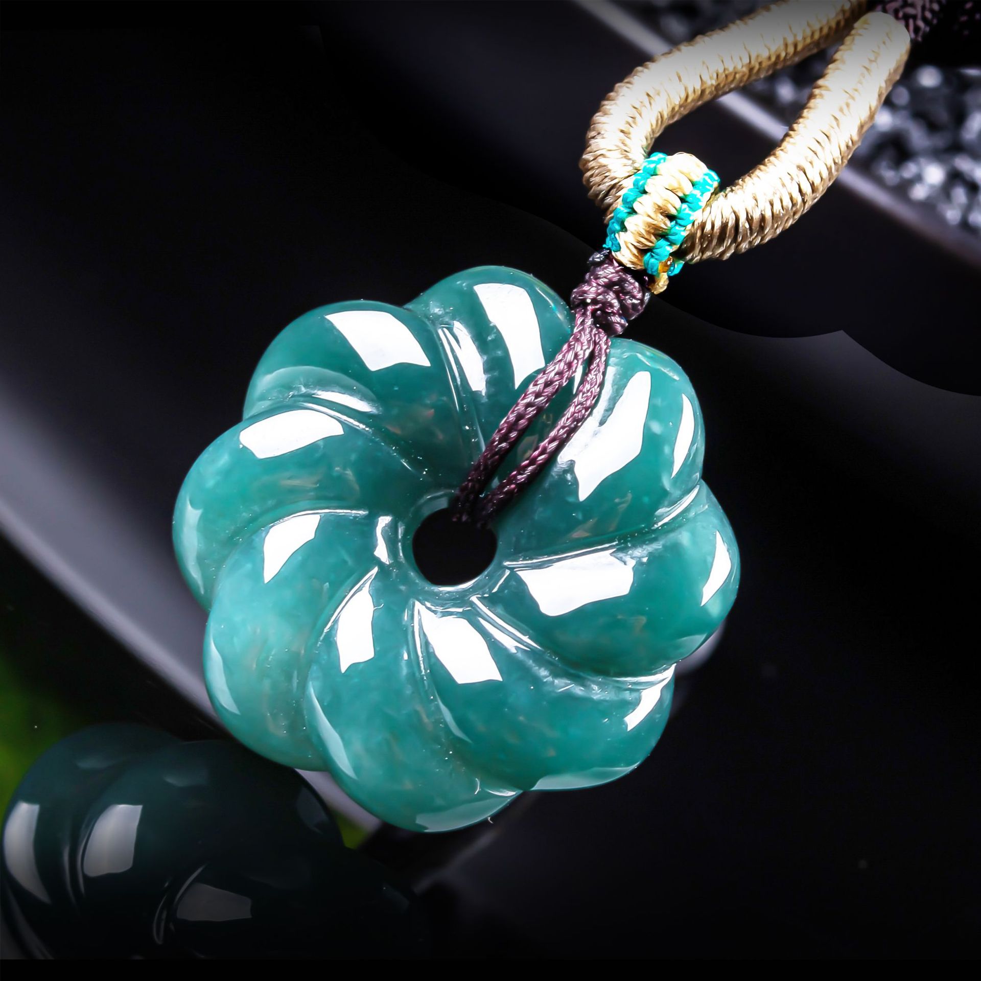Jewelry & Watches Spółka Z Ograniczoną Odpowiedzialnością Sp Z Oo - Collier avec pendentif en jade birman