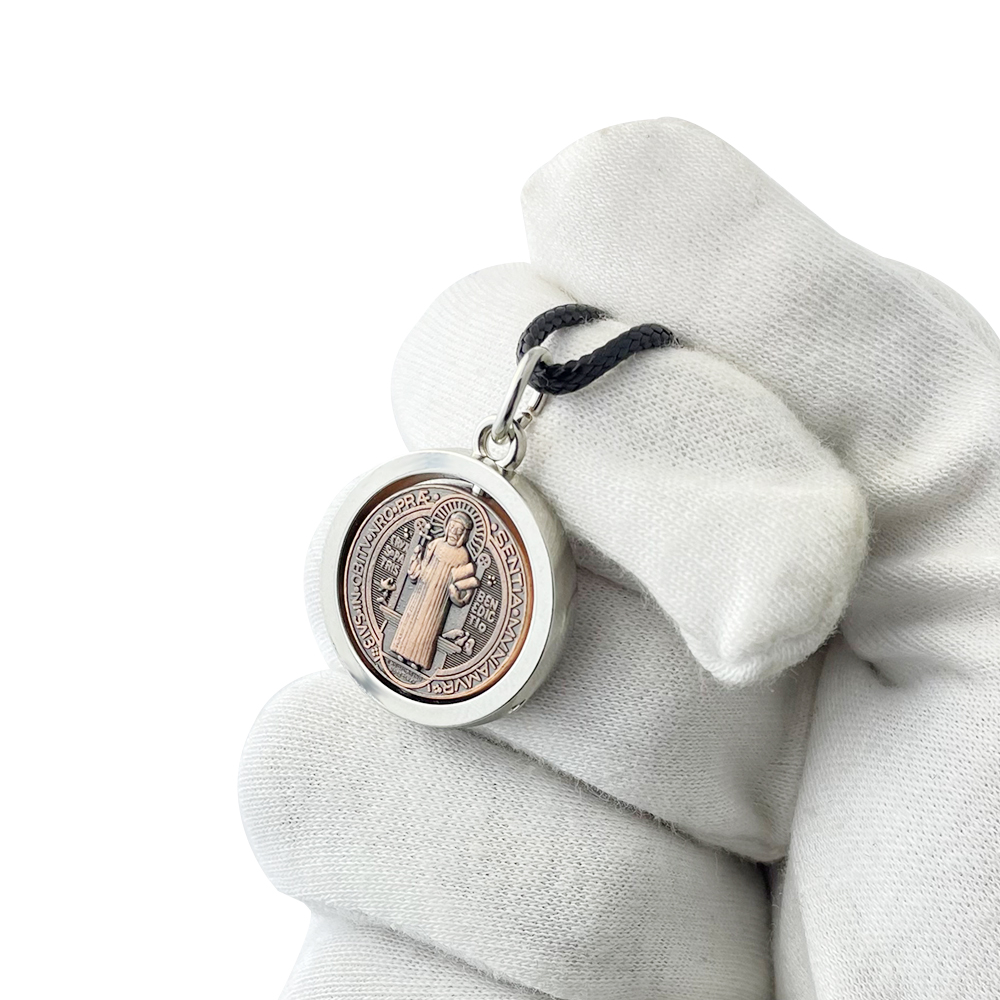 Jewelry & Watches Spółka Z Ograniczoną Odpowiedzialnością Sp Z Oo - Nouveau collier médaille Saint Benoît, pendentif