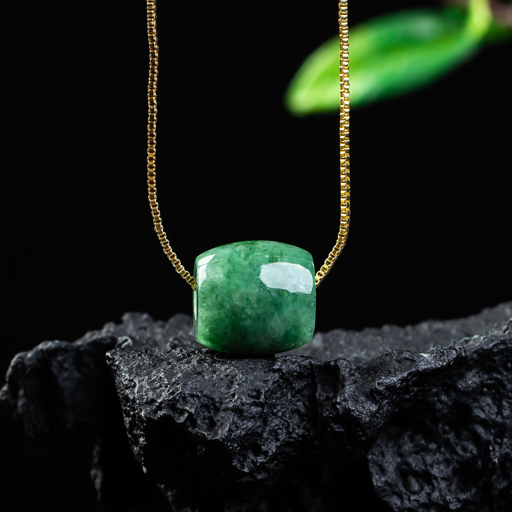 Necklace Pendant - Pendentif en perles de Jade véritable
