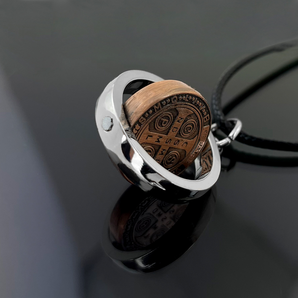 Nouveau collier médaille Saint - Jewelry & Watches Spółka Z Ograniczoną Odpowiedzialnością Sp Z Oo avis et prix