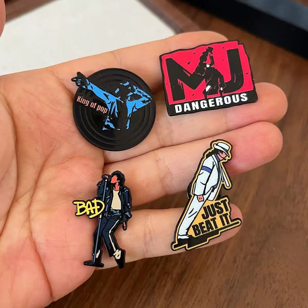 Lot de 4 épingles en émail de  - Vintage Brooch Pin avis et prix